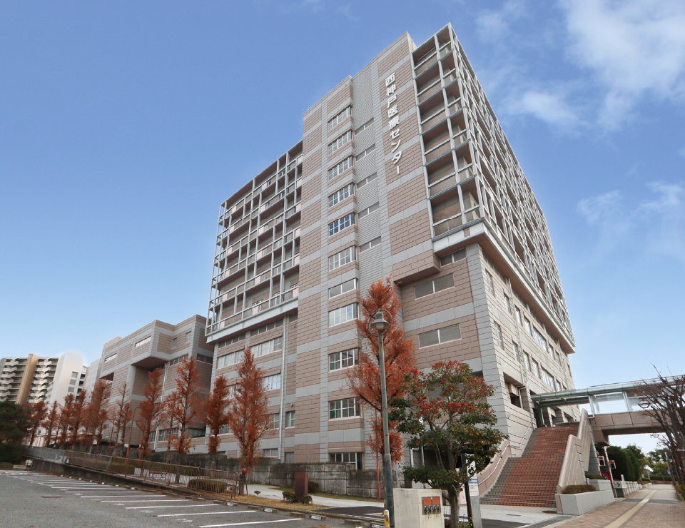 地方独立行政法人 神戸市民病院機構 神戸市立西神戸医療センター 外壁改修に石調多彩模様塗料のグラニクイーンクールが採用