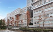 地方独立行政法人 神戸市民病院機構 神戸市立西神戸医療センター 外壁改修に石調多彩模様塗料のグラニクイーンクールが採用
