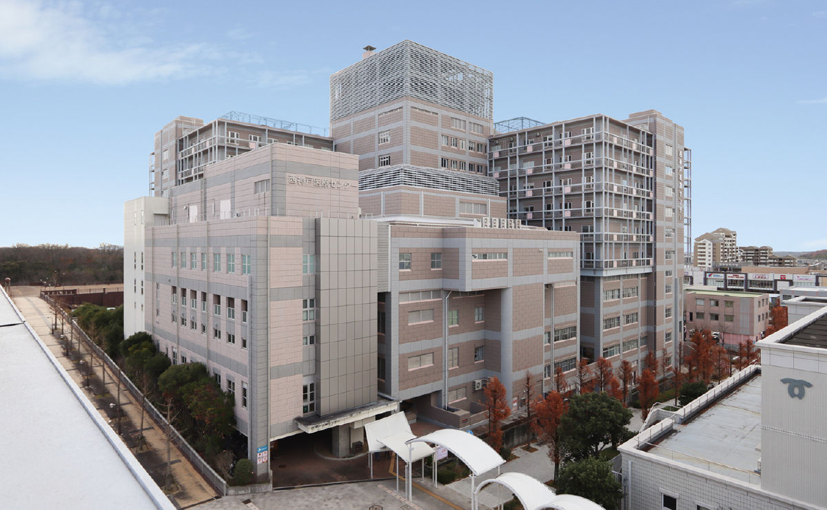 地方独立行政法人 神戸市民病院機構 神戸市立西神戸医療センター 外壁改修に石調多彩模様塗料のグラニクイーンクールが採用