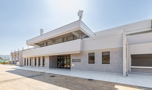 京都市宝ヶ池公園運動施設球技場 グラニピエーレによる外壁の改修事例