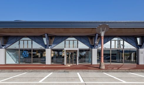 道の駅まるごと射水 物産館 セラミRC-FR工法による打ち放しコンクリートの改修事例